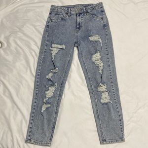 STRAIGHT LEG RIPPED JEANS